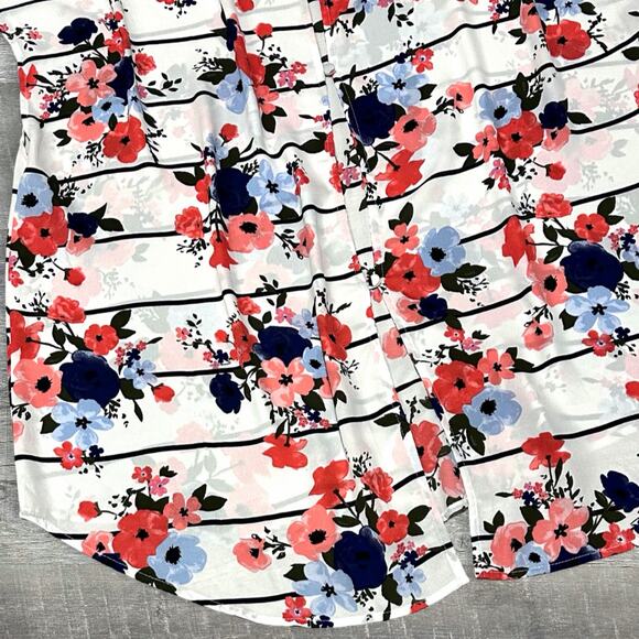 Torrid Floral Georgette Top Button Back Women Plus 3X Semi Sheer White Striped - Picture 5 of 6